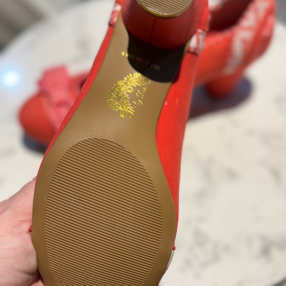 Chic Coral Women's Heels with Bow Accent - Picture 4 of 5